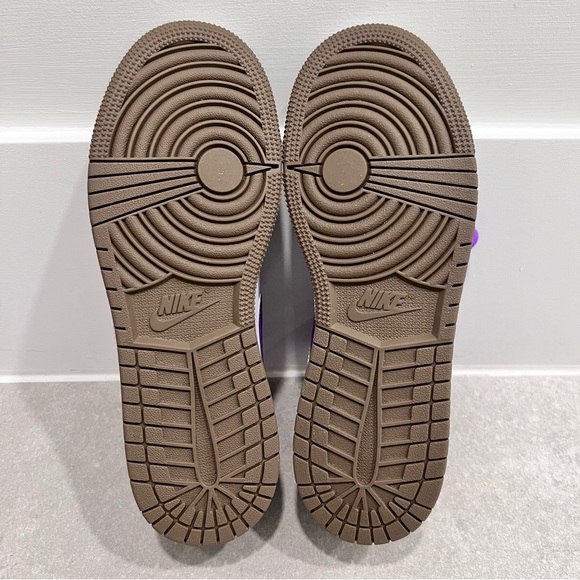 NIB AIR JORDAN 1 Low (GS) - Picture 9 of 9